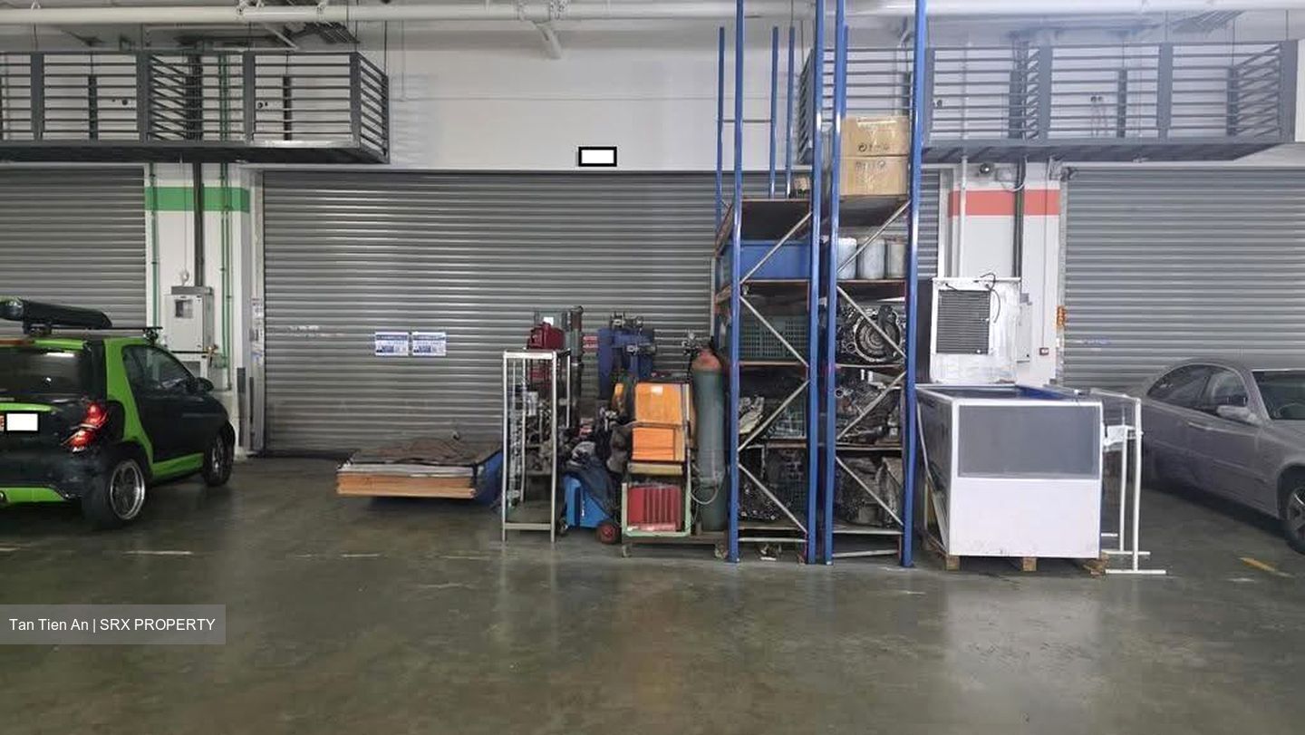 Carros Centre (D25), Factory #635390811
